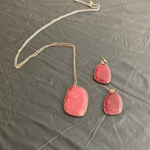 Pendant necklace & earrings
